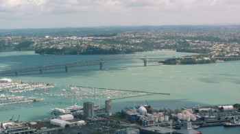 Auckland_Harbour_Bridge_aerial.jpg
