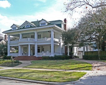 James_L_Autry_House_on_Courtlandt_Place_in_Houston,_Texas.jpg