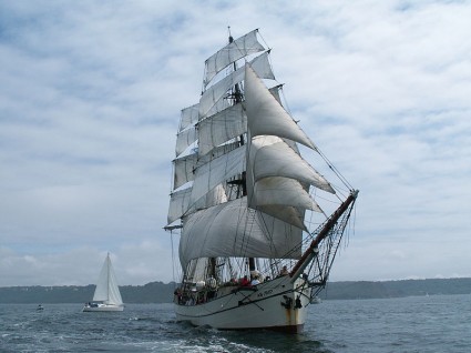 Estero-SailingShip.jpg